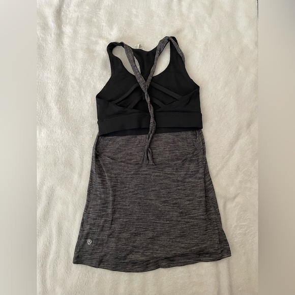 Lululemon size 4 workout top with sports bra attached - Picture 3 of 3